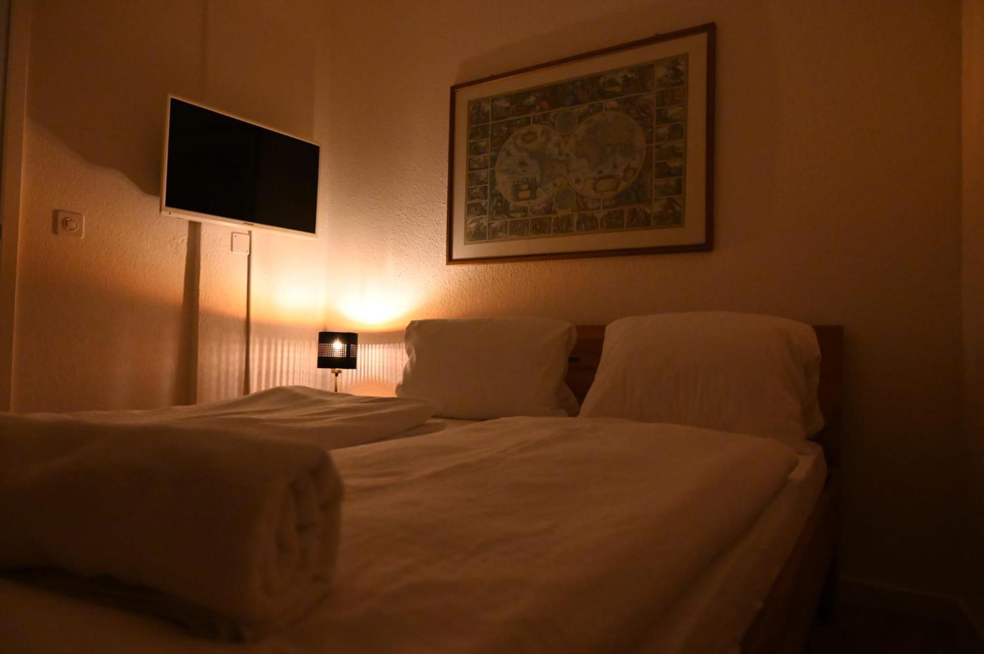 Doppel-/Zweibettzimmer mit Bad